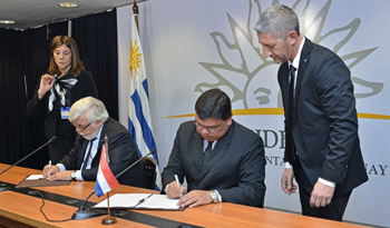 Ministros del Interior Eduardo Bonomi, de Uruugay, y Francisco de Vargas, de Paraguay