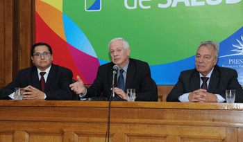 Ministro Jorge Basso presenta balance de vacunación