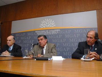 Vista de la mesa con los participantes