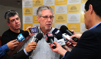 Rueda de prensa de Jorge Vázquez en Trinidad, Flores