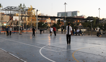 Espacio deportivo en plaza pública