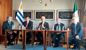 Conferencia de prensa en México con medios uruguayos de comunicación