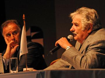 Presidente de la República, José Mujica y presidente del BROU, Fernando Calloia