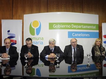 Autoridades de intendencia de Canelones y ministro del interior, Eduardo Bonomi