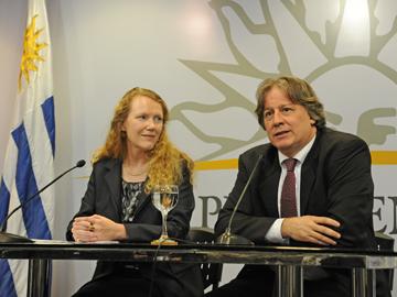 Penélope Brook del Banco Mundial y Fernando Lorenzo de Economía y Finanzas