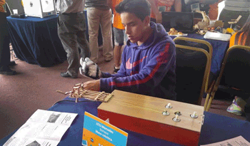 Presentación de materiales generados en aulas de robótica.