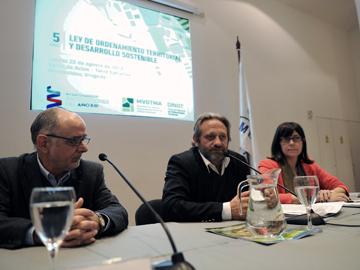 Autoridades en conmemoración de los 5 años de la Ley de Ordenamiento Territorial y Desarrollo Sostenible