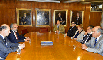 Subsecretario José Luis Cancela recibe informe de la CARU