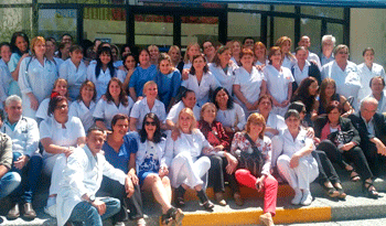 Personal del Hospital de Ojos y autoridades nacionales de la salud celebran los nueve años del centro