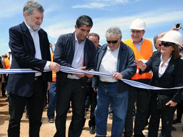 Presidente Mujica en la inauguración de una planta que producirá cal en Treinta y Tres