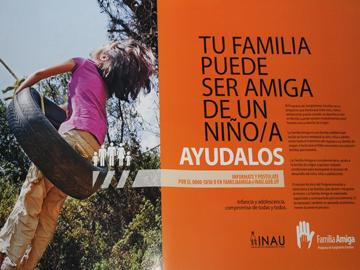 Afiche de Familia Amiga