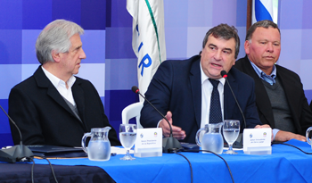 Sergio Botana en el inicio del Consejo de Ministros abierto