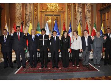 Consejo de UNASUR reunido en Lima