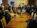 Ministros en conferencia de prensa en el Parlamento
