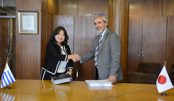 Embajadora de Japón Keiko Tanaka y canciller interino de Uruguay Luis Porto Embajadora de Japón Keiko Tanaka y canciller interino de Uruguay Luis Porto