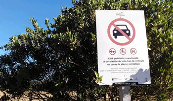 Señal de prohibición de la circulacion vehicular sobre dunas