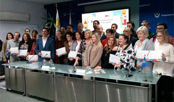 Autoridades y empresarios firmantes del convenio