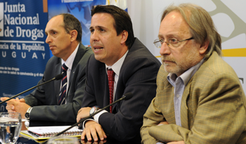 Autoridades en presentación de campaña de reflexión