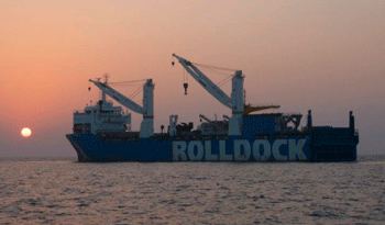 Buque Rolldock Star que transporta draga Kaerius