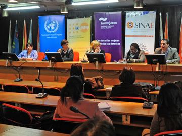 Diego Cánepa, Beatriz Ramírez y experta de UNFPA en Seminario sobre emergencias y género