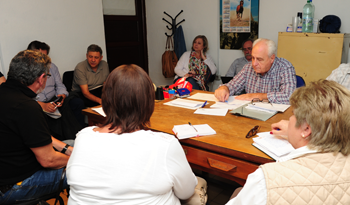 Ministro Víctor Rossi con vecinos en audiencias en Minas
