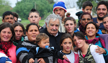 Presidente Mujica con integrantes del Plan Juntos