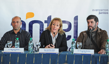 Carolina Cosse de Antel y representantes del PIT-CNT