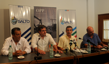 Director Álvaro García en Conferencia de Prensa