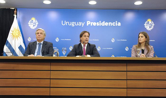 Presidente Luis Lacalle Pou junto a canciller Francisco Bustillo y subsecretaria de Relaciones Exteriores C. Ache.