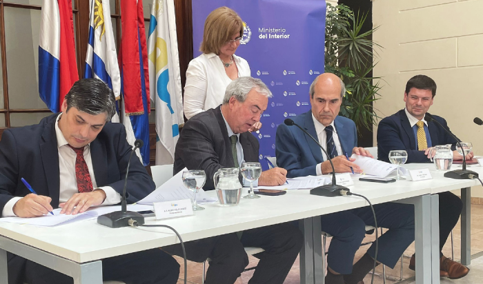 Autoridades firman acuerdo