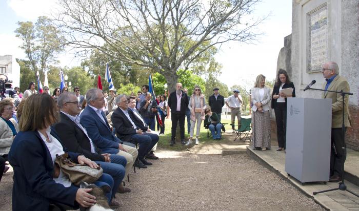 Ministro de Educación y Cultura, Pablo da Silveira, en su oratoria ante el público presente en el acto en Florida