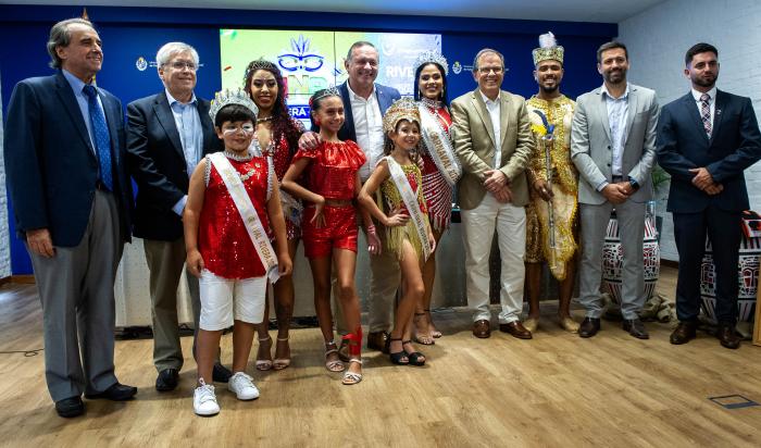 Autoridades de turismo en lanzamiento de carnaval de Rivera