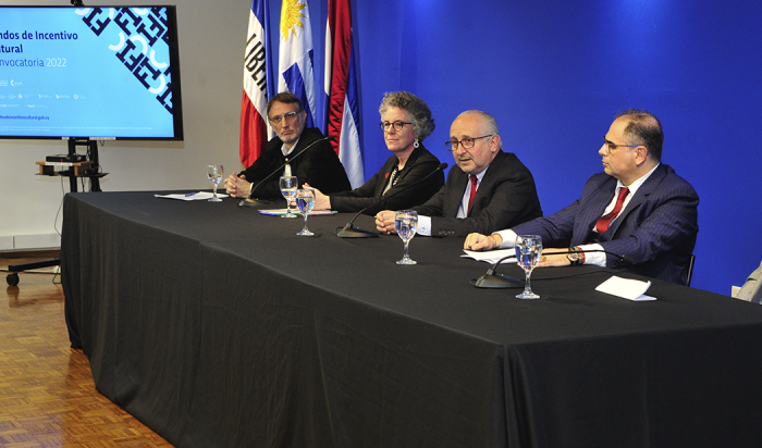 Autoridades del MEC, de la CND, de Cámara de Comercio y Servicios, y Cámara de Empresas y Agentes Culturales 