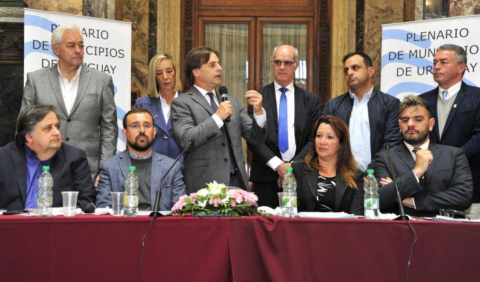 Lacalle y autoridades de del Plenario de Municipios