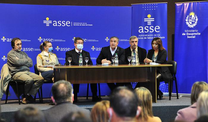 Autoridades del Mides, de ASSE y de Facultad de Psicología de Udelar