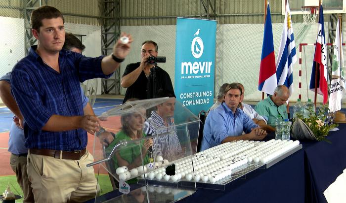 Sorteo de Mevir en Sarandí del Yí