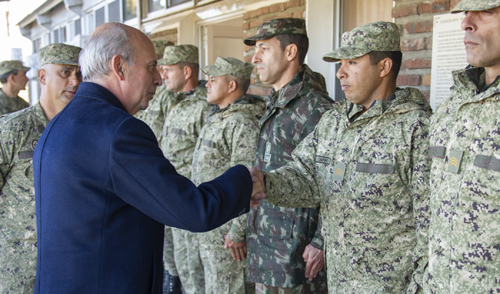 Ministro García visita liceo extraedad