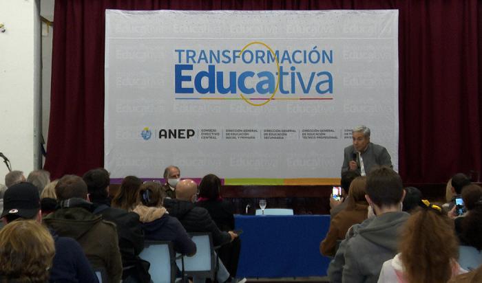 Presentación de ANEP en barrio Colón