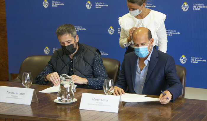Ministro Lema firma convenio