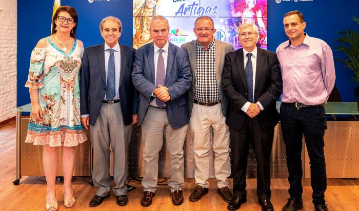 Ministro de Turismo, Tabaré Viera y Ministro del Interior, Luis Alberto Heber junto a otras autoridades de Turismo