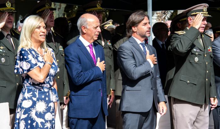 Presidente Lacalle Pou y autoridades 