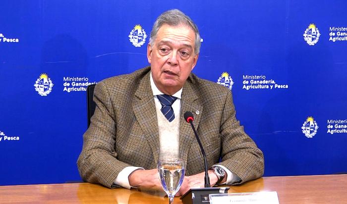 Ministro de Ganadería, Agricultura y Pesca, Fernando Mattos, durante la conferencia de prensa