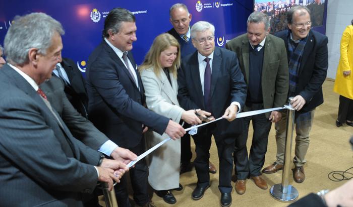 Inauguración del stand de Turismo
