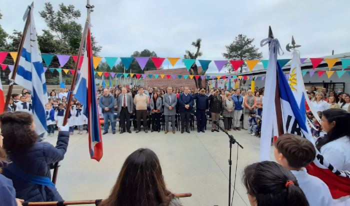 Inauguración escuela en Tacuarembó