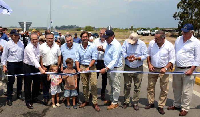 Lacalle Pou y autoridades
