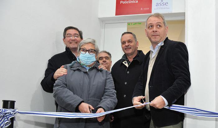 Secretario de Presidencia, Álvaro Delgado; presidente de ASSE, L. Cipriani e intendente de Florida, G. López en corte de cinta