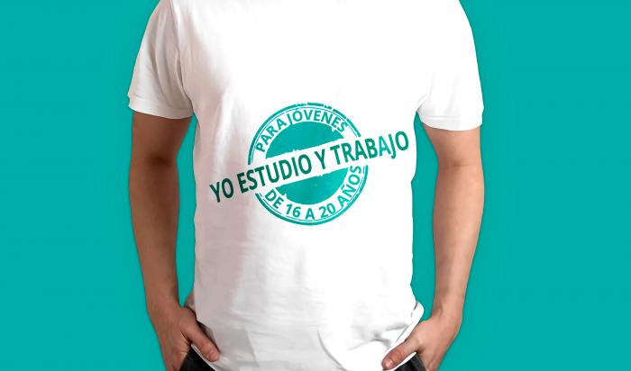 Joven con remera con logo del programa Yo estudio y trabajo