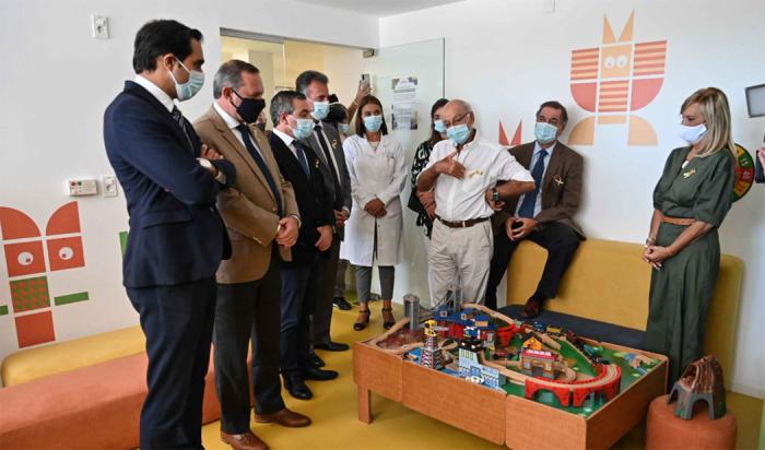 Autoridades de Gobierno en Fundación Pérez Scremini