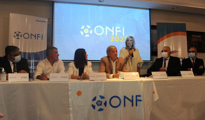 Autoridades en la presentación