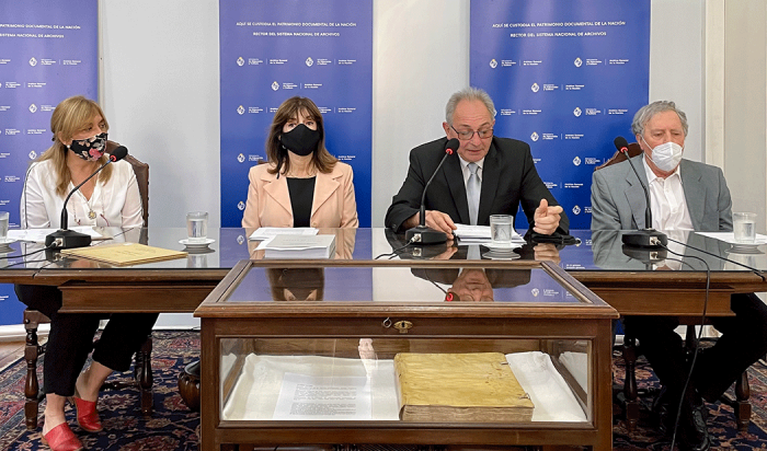 Autoridades en la presentación